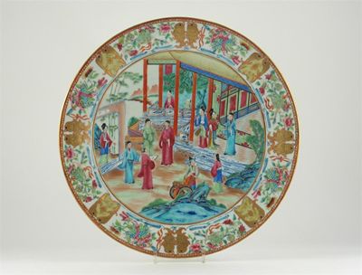 Appraisal: A Chinese Canton famille rose dish painted with twelve figures