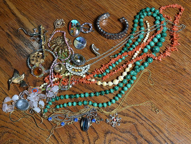 Appraisal: A collection of miscellaneous jewelleryincluding two strings of malachite beads