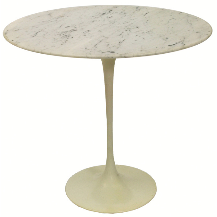 Appraisal: Eero Saarinen pedestal occasional table by Knoll oval white marble