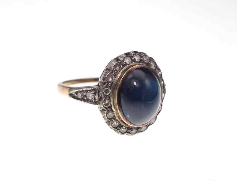 Appraisal: ANTIQUE STYLE SAPPHIRE RING K yellow gold and sterling ring