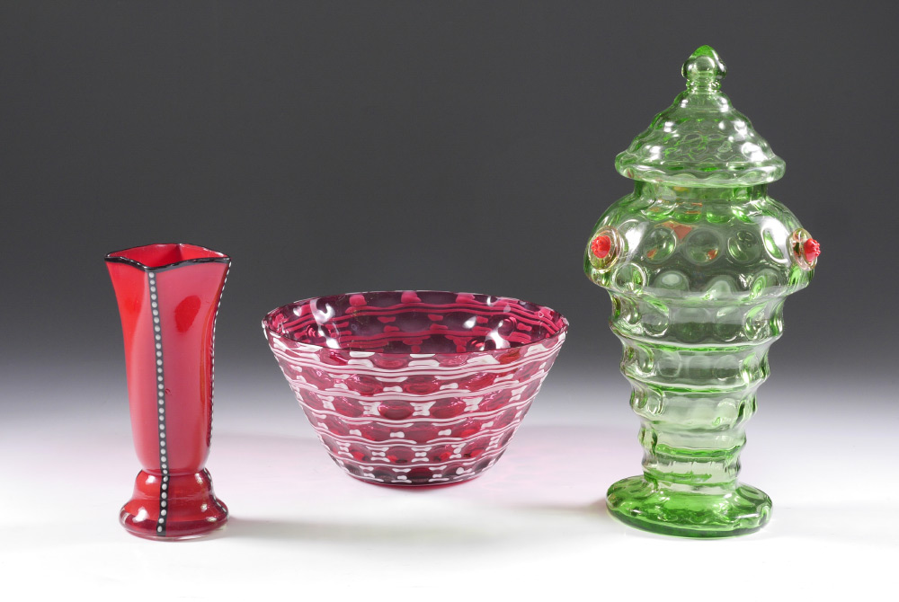 Appraisal: PIECE COLLECTION OF ART GLASS An assembled collection of pieces