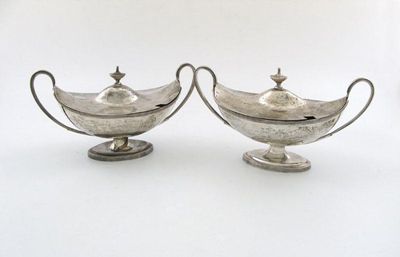 Appraisal: A pair of Edwardian silver sauce tureens and covers of