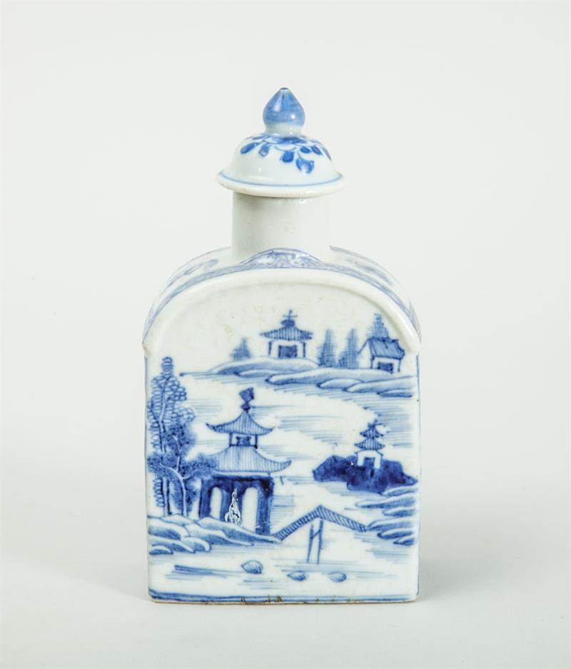 Appraisal: CHINESE BLUE AND WHITE PORCELAIN TEA CADDY AND ASSOCIATED COVER