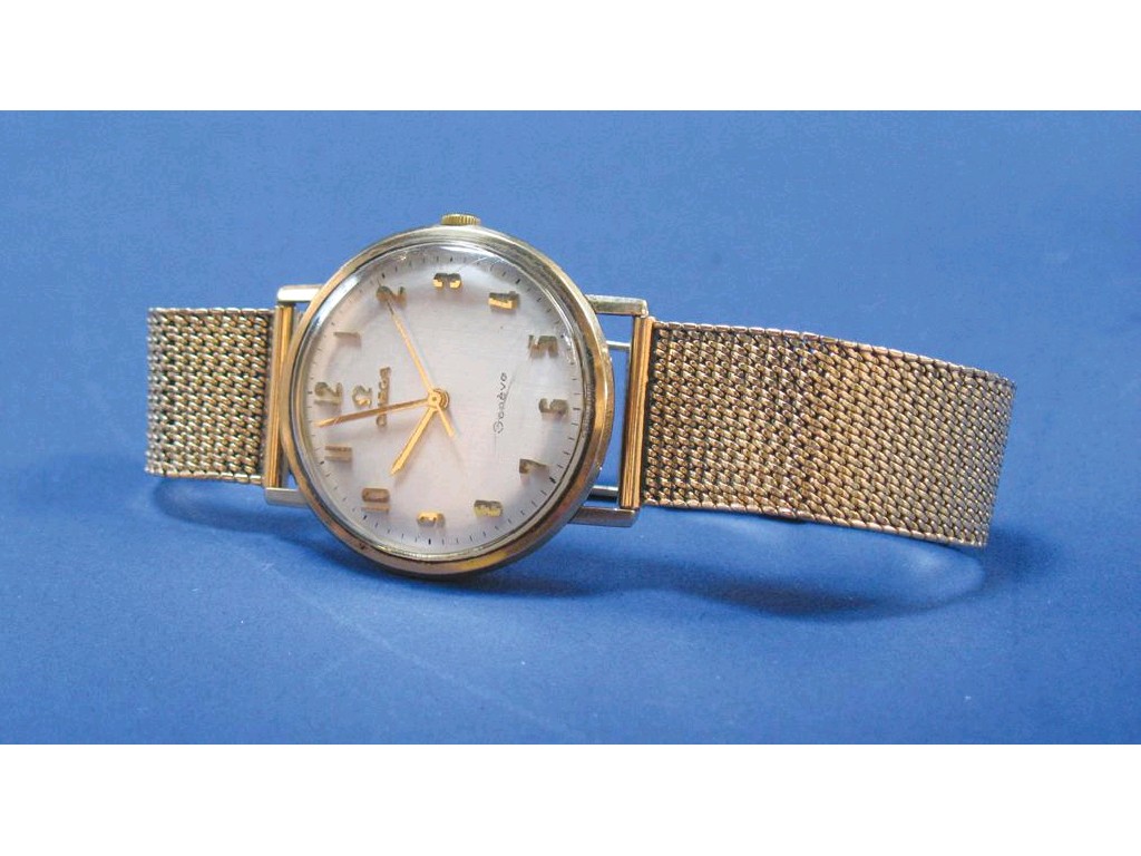 Appraisal: A GENTLEMAN'S CT GOLD OMEGA WRISTWATCH the dial with raised