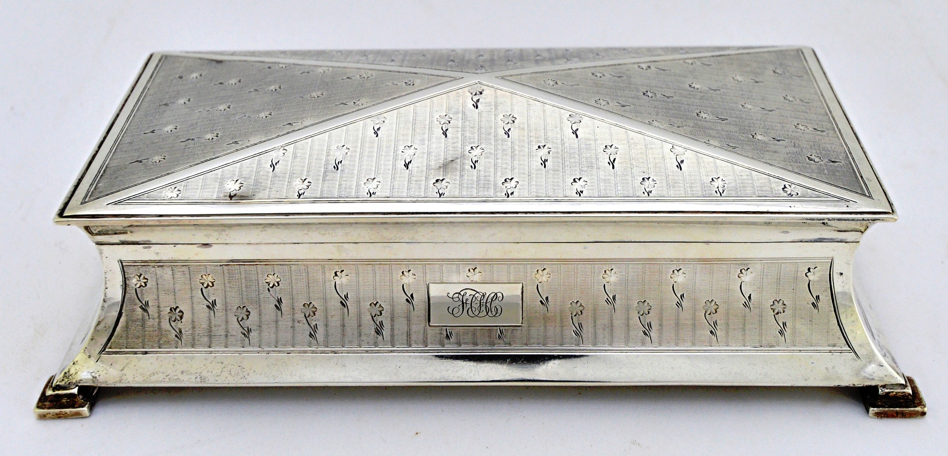 Appraisal: A silver shaped rectangular table cigarette box of waisted form