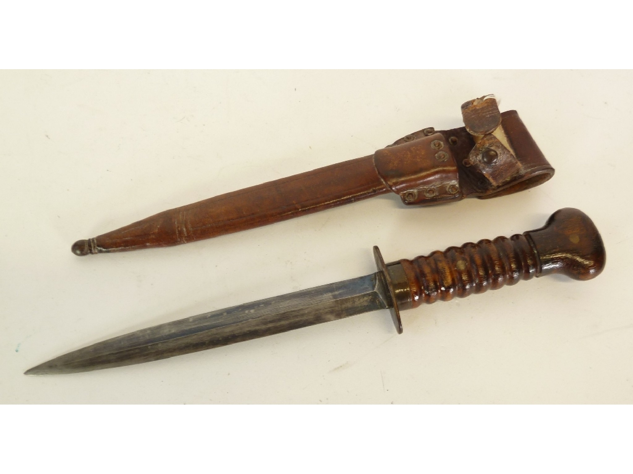 Appraisal: DUTCH WORLD WAR II COMMANDO KNIFE with pointed diamond section