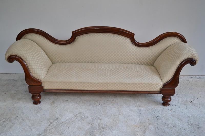 Appraisal: A VICTORIAN MAHOGANY DOUBLE ENDED CHAISE LOUNGE IN BIEGE UPHOLSTERY