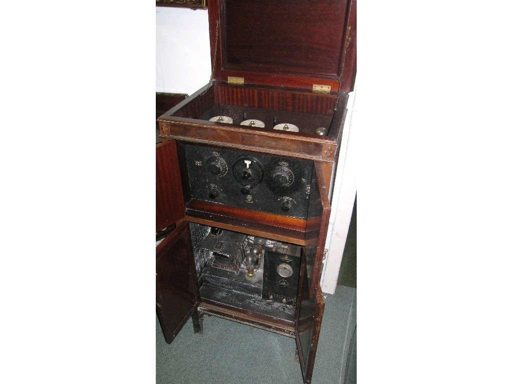 Appraisal: Dynic radio receiver in cabinet