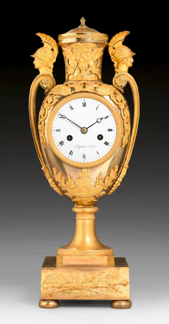 Appraisal: VASE CLOCK AUX BUSTES DE ROMAINS Empire the dial signed