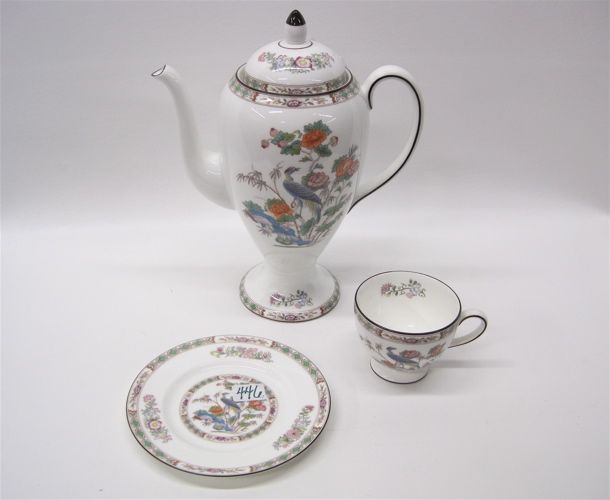 Appraisal: SEVENTEEN PIECE WEDGWOOD BONE CHINA SET in the Kutani Crane