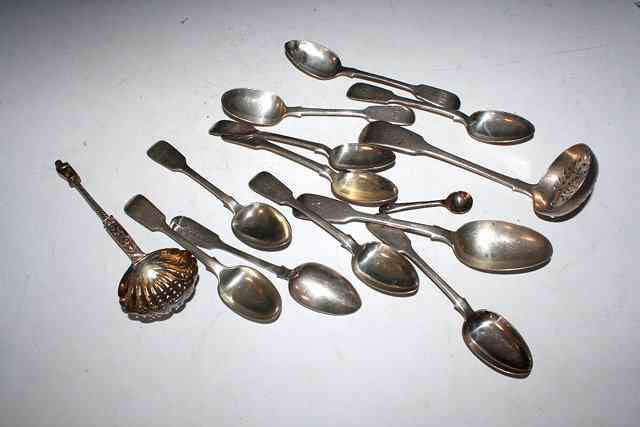 Appraisal: A SET OF SEVEN VICTORIAN FIDDLE PATTERN TEASPOONS Exeter by