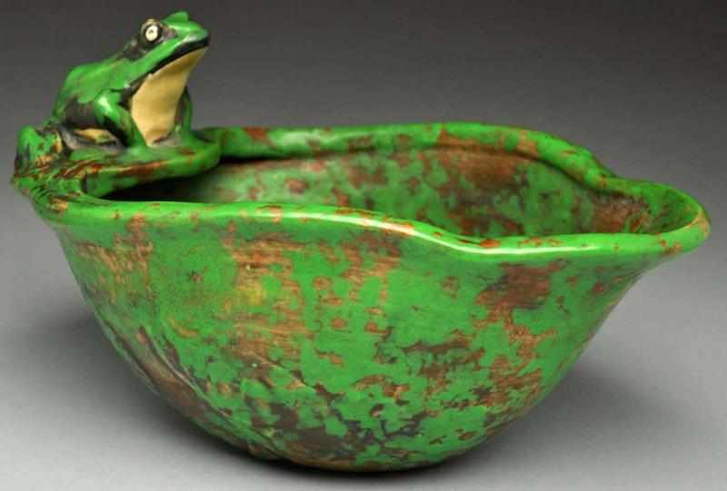 Appraisal: Weller Coppertone Frog Compote Full figure frog with two embossed