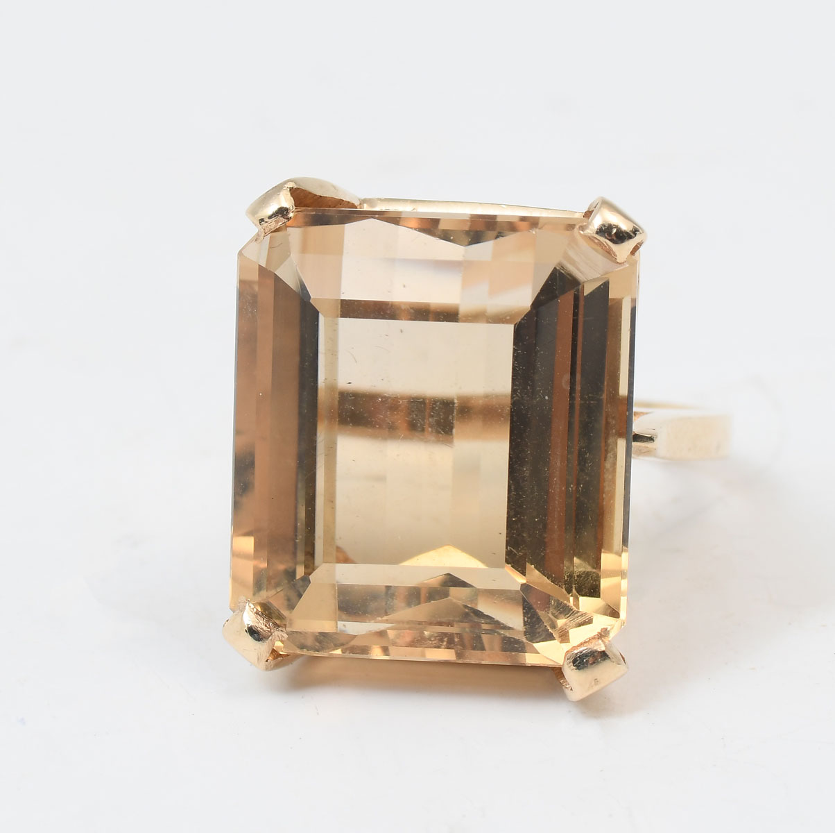 Appraisal: K CT CIRTINE RING K yellow gold ring contains one