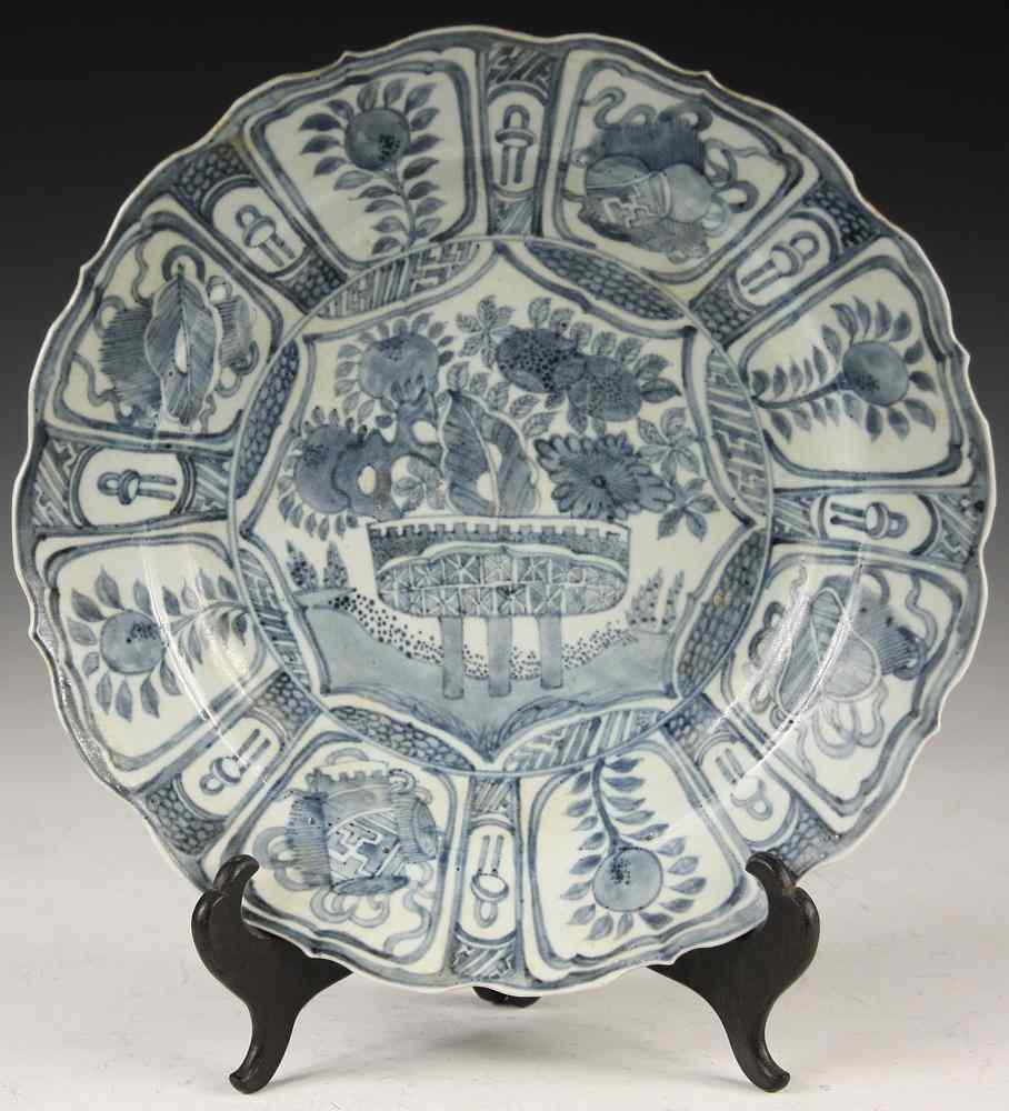 Appraisal: CHINESE BLUE AND WHITE DISH - th c Chinese Swatow