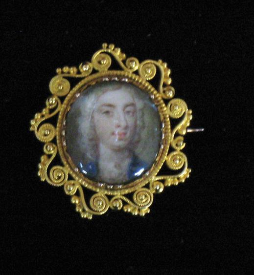 Appraisal: A LATE TH CENTURY MINIATURE BROOCH the central oval bezel