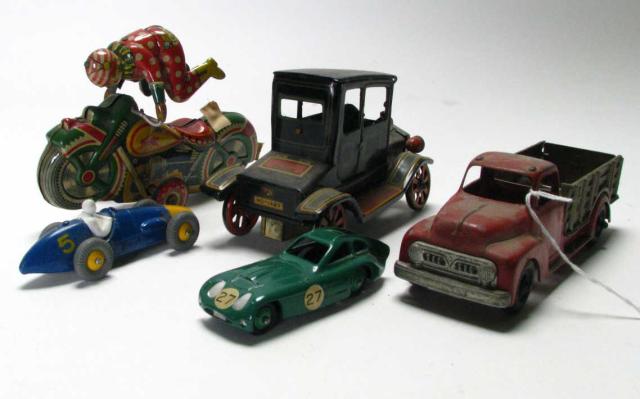 Appraisal: Group of vintage toys including Hubley Kiddie Toy stake bed