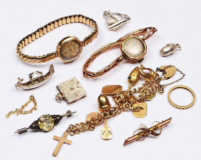 Appraisal: Collection of miscellaneous gold and other jewelleryincluding a ct gold