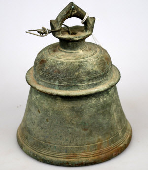 Appraisal: A Chinese cast metal bell with simple incised rings decoration