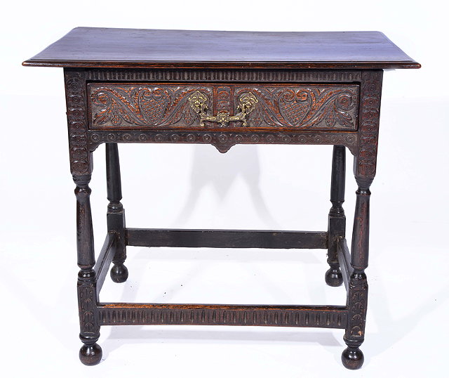 Appraisal: AN ANTIQUE OAK SIDE TABLE with single frieze drawer and