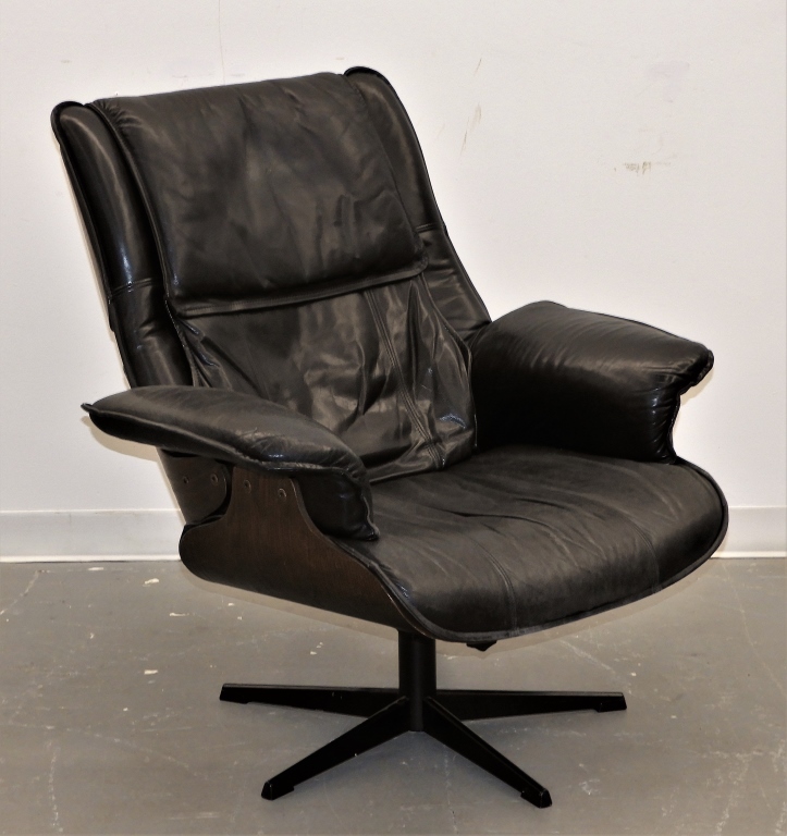 Appraisal: C HERMAN MILLER EAMES STYLE LOUNGE CHAIR United States Circa