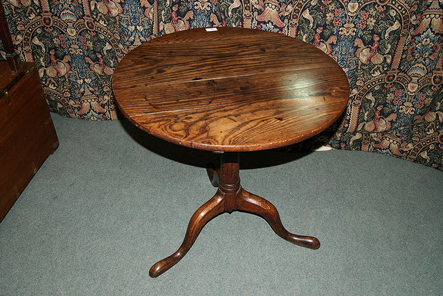 Appraisal: AN OAK TIP-UP TRIPOD TABLE cm