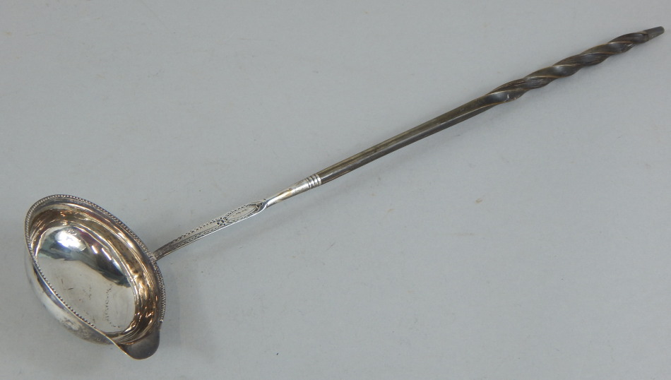 Appraisal: An early thC silver toddy ladle engraved MP to the