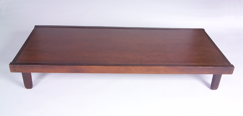 Appraisal: GEORGE NAKASHIMA Walnut daybed with exposed joinery at corners on