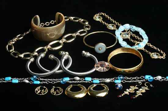 Appraisal: FIFTEEN PIECES ASSORTED COSTUME JEWELRY SOME SIGNED Kenneth J Lane