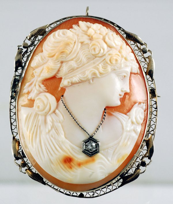 Appraisal: Finely carved cameo brooch set in K white gold filigree