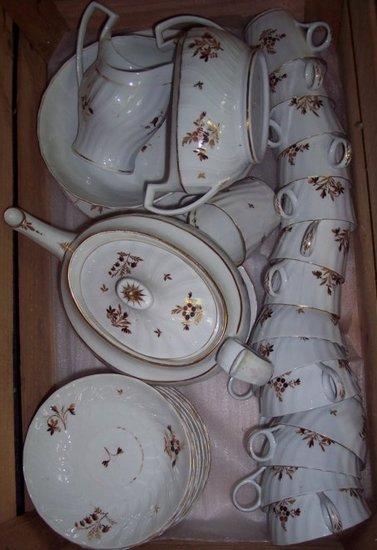 Appraisal: A Chamberlains Worcester tea service of thirty three pieces painted