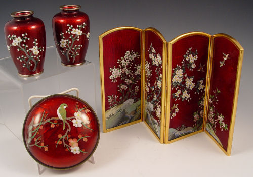 Appraisal: PIECE JAPANESE PIGEON BLOOD GINBARI CLOISONNE Round covered box ''