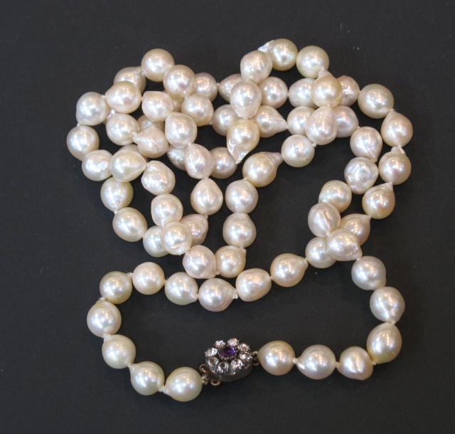 Appraisal: A MODERN CULTURED PEARL NECKLACE the pearls of baroque form