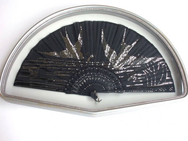 Appraisal: Circa Victorian mourning fan with ebony frame and black silk