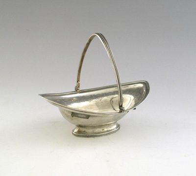 Appraisal: A George III nauvette-shaped bon bon dish with reeded borders