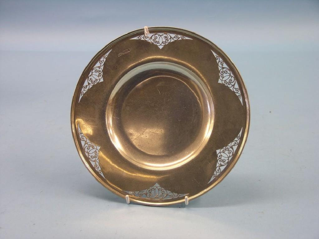 Appraisal: A silver dish circular-shape with pierced border Sheffield approx oz