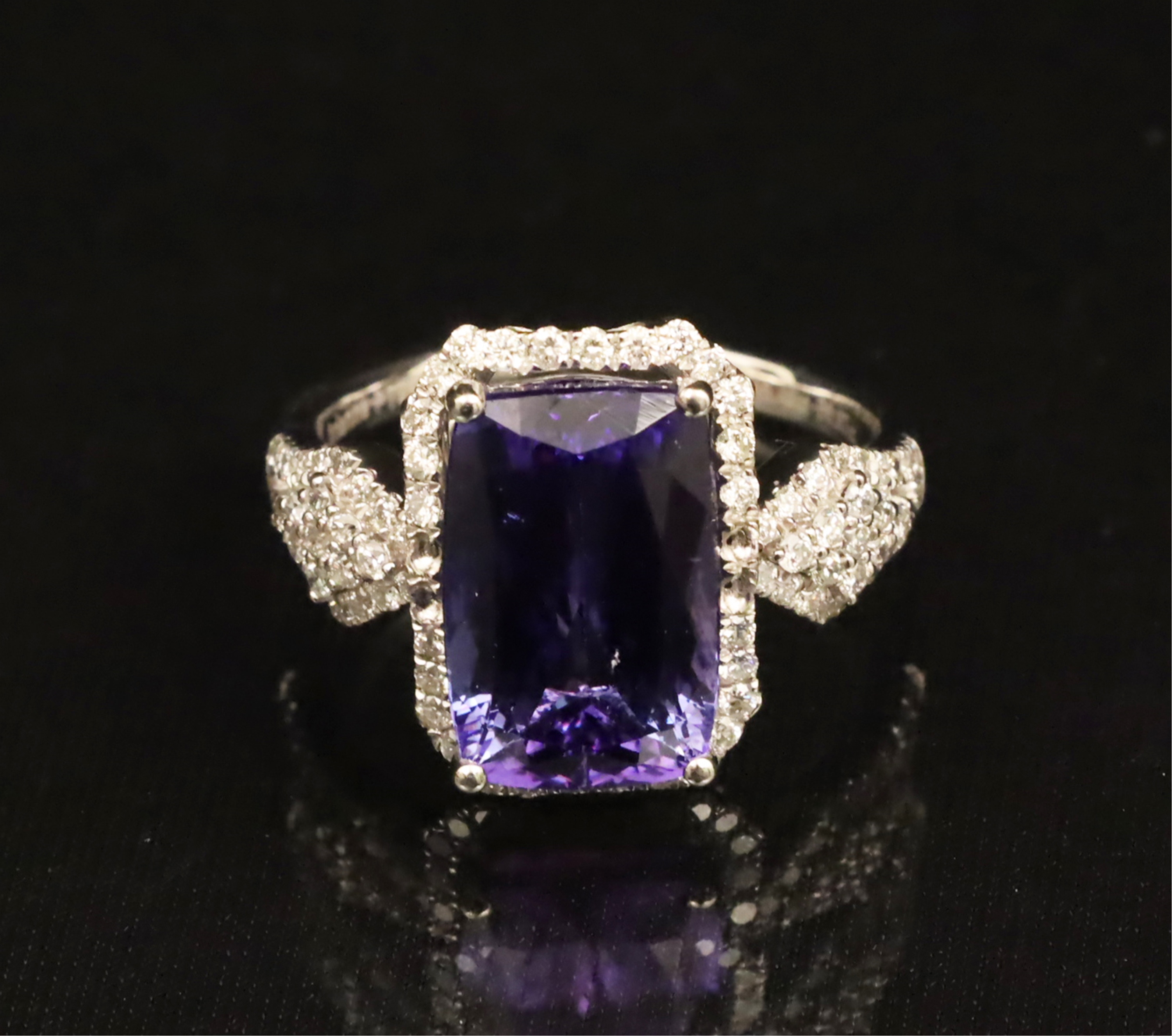 Appraisal: PLATINUM LADY'S TANZANITE DIAMOND RING Platinum Lady's Tanzanite Diamond ring