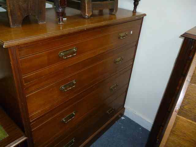 Appraisal: A VICTORIAN MAHOGANY CHEST of four graduated long drawers with