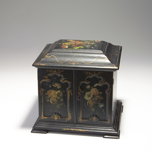 Appraisal: Lacquered wood sewing box with fittings Decorated with gilt scrolls