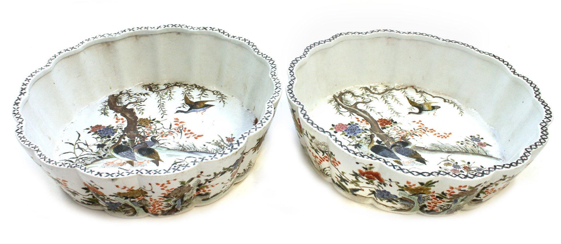 Appraisal: A pair of late th century Chinese famille-rose circular lobed