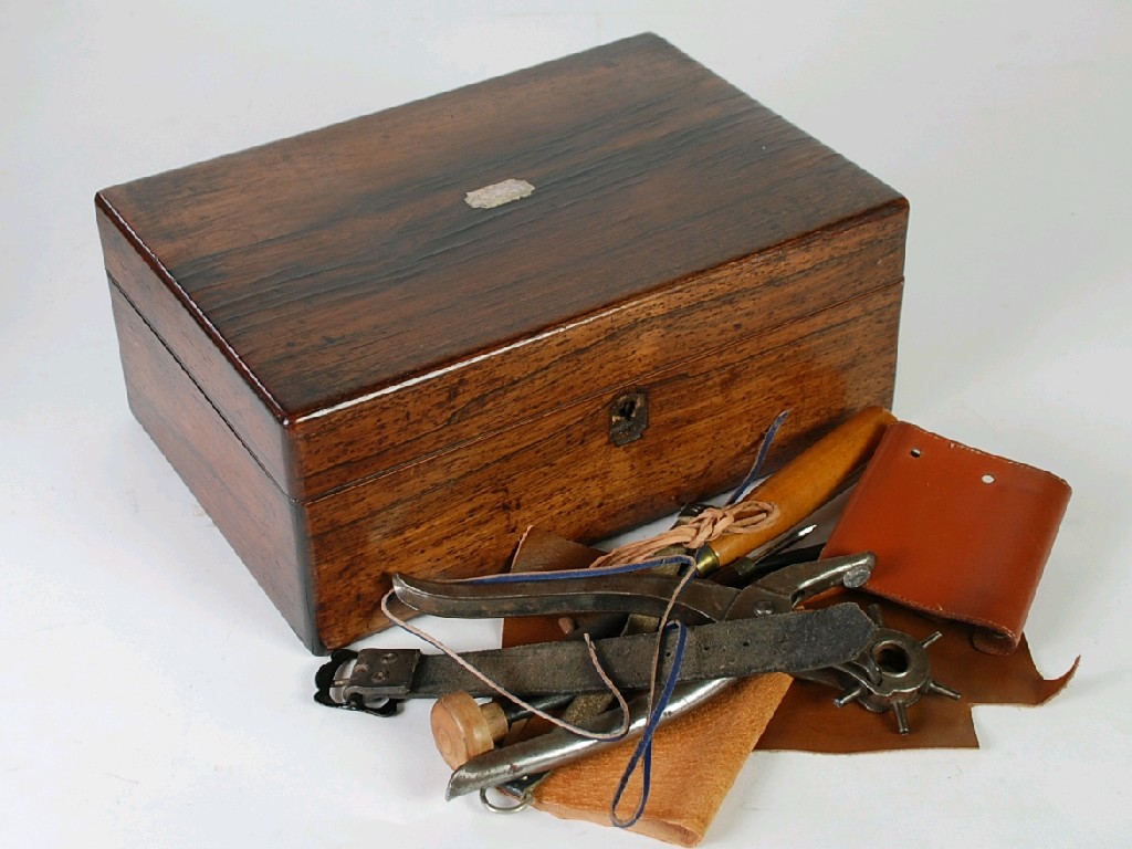 Appraisal: VICTORIAN ROSEWOOD BOX the hinged lid inlet with mother o'pearl