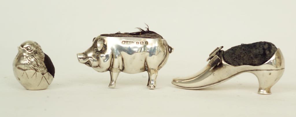 Appraisal: EDWARDIAN SILVER PIG PIN CUSHION BIRMINGHAM Length cm -