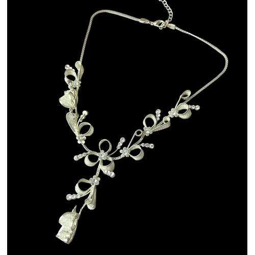 Appraisal: A silver filigree ladies necklace Unmarked