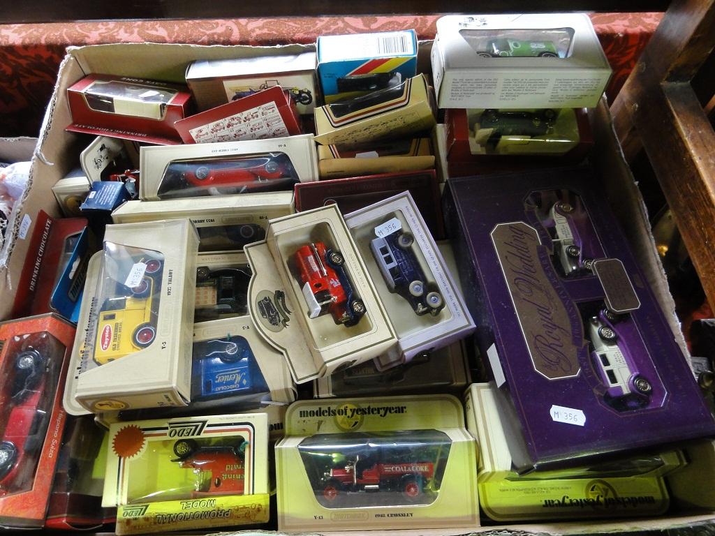 Appraisal: A mixed collection of Yesteryear model toy cars with advertising