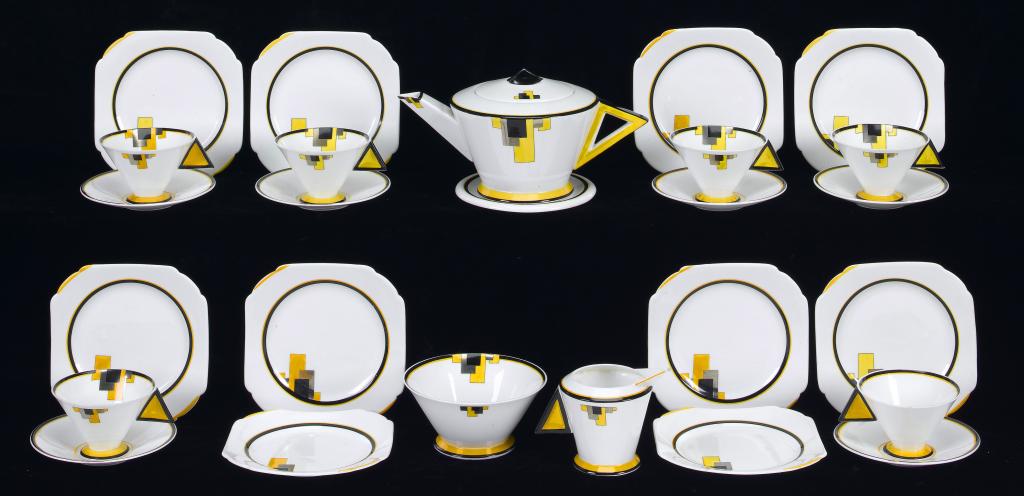 Appraisal: A SHELLEY VOGUE TEA SERVICE Blocks pattern the service including