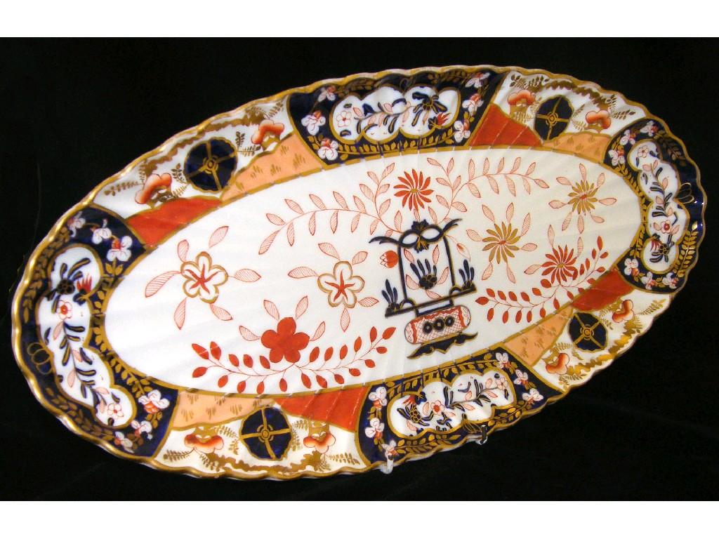 Appraisal: Late th century Imari pattern oval scalloped serving plate possibly