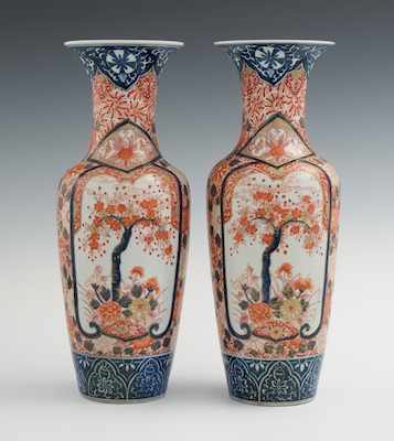 Appraisal: A Pair of Chinese Imari Porcelain Vases Baluster shape vase