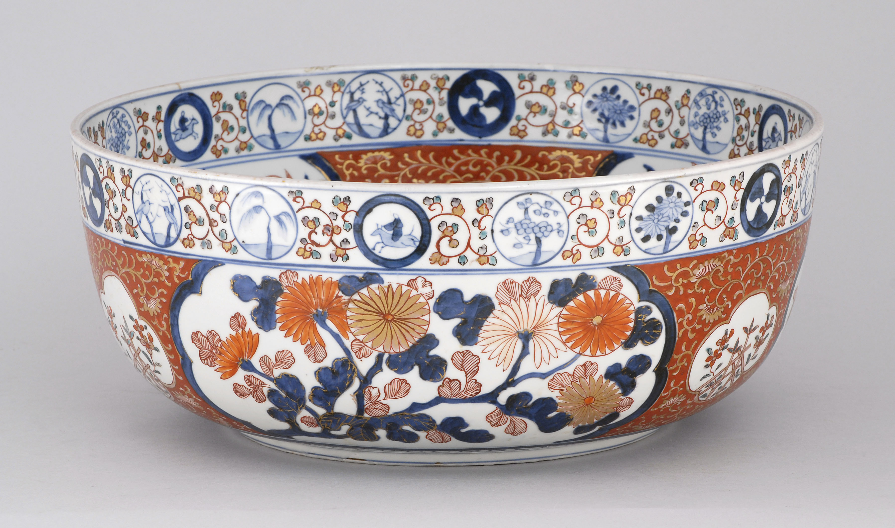 Appraisal: IMARI PORCELAIN BOWL Late th CenturyWith dragon center surrounded by