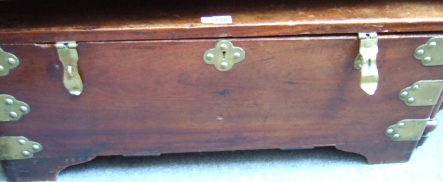 Appraisal: A mahogany and brass bound carpenters box with fitted interior