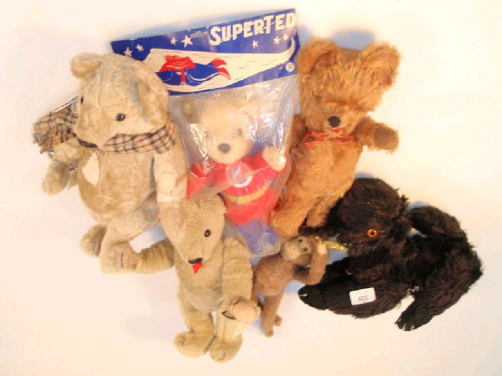 Appraisal: A small collection of bygone teddy bears