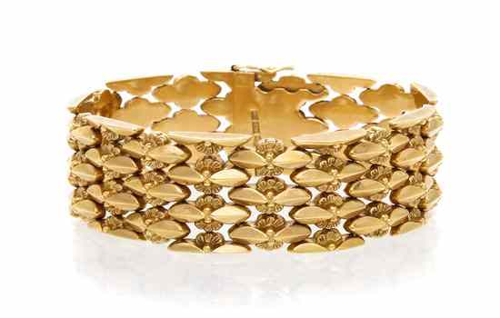 Appraisal: An Karat Yellow Gold Fancy Link Bracelet consisting of peaked